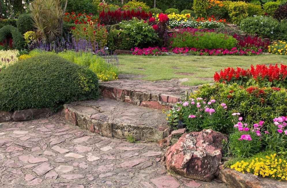 How to Choose the Right Landscape Design for Smaller Space?