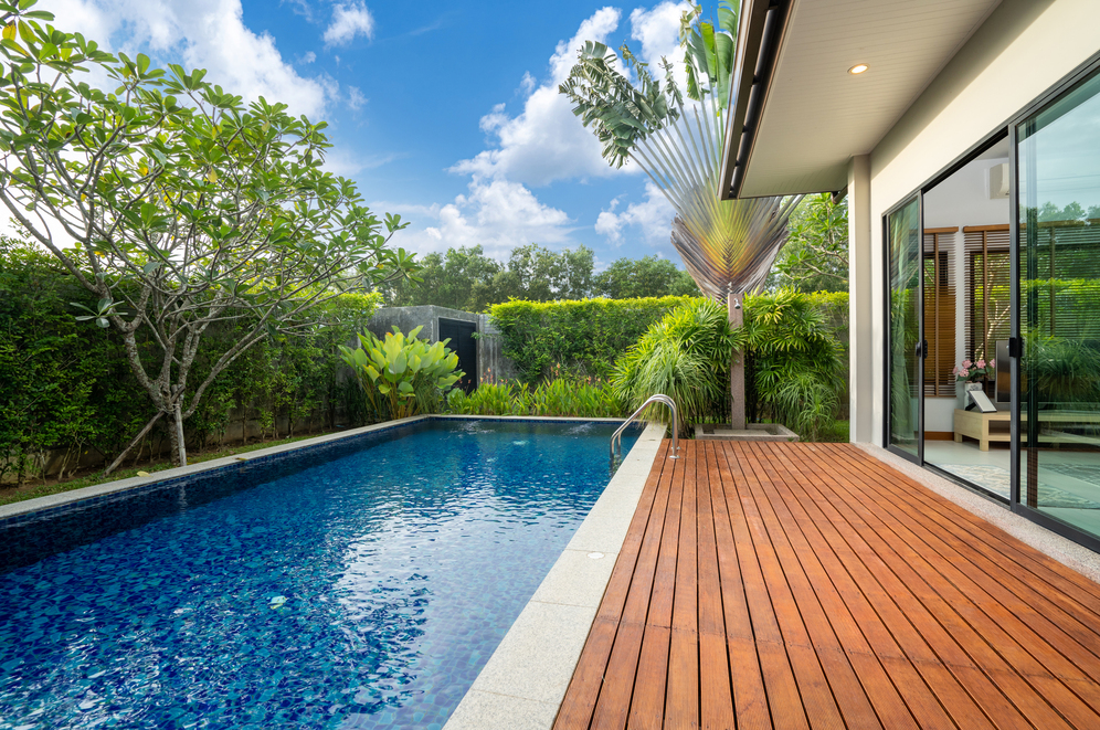Round vs. Rectangle: What’s the Best Shape for Your Pool?