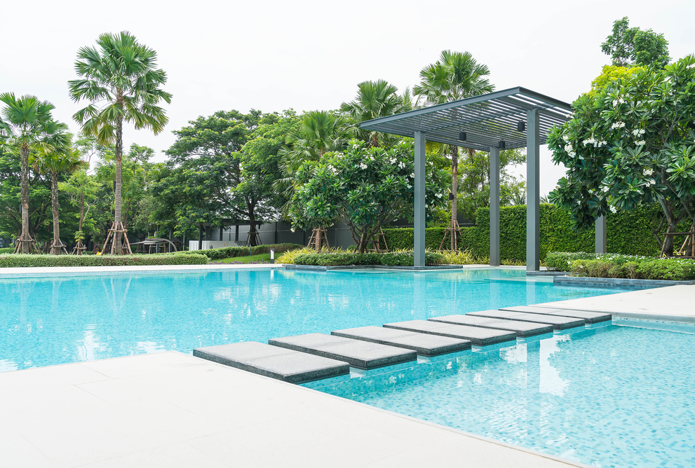How to Construct an Energy-Efficient Swimming Pool