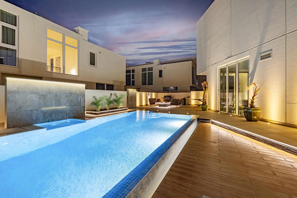 Home 1 Swimming Pool